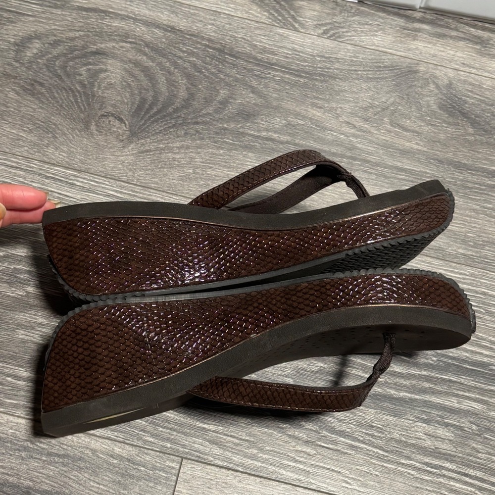Volatile Womens Digs Wedge Sandal Brown Snakeskin Platform Flip Flop Thong 10 - Picture 11 of 14
